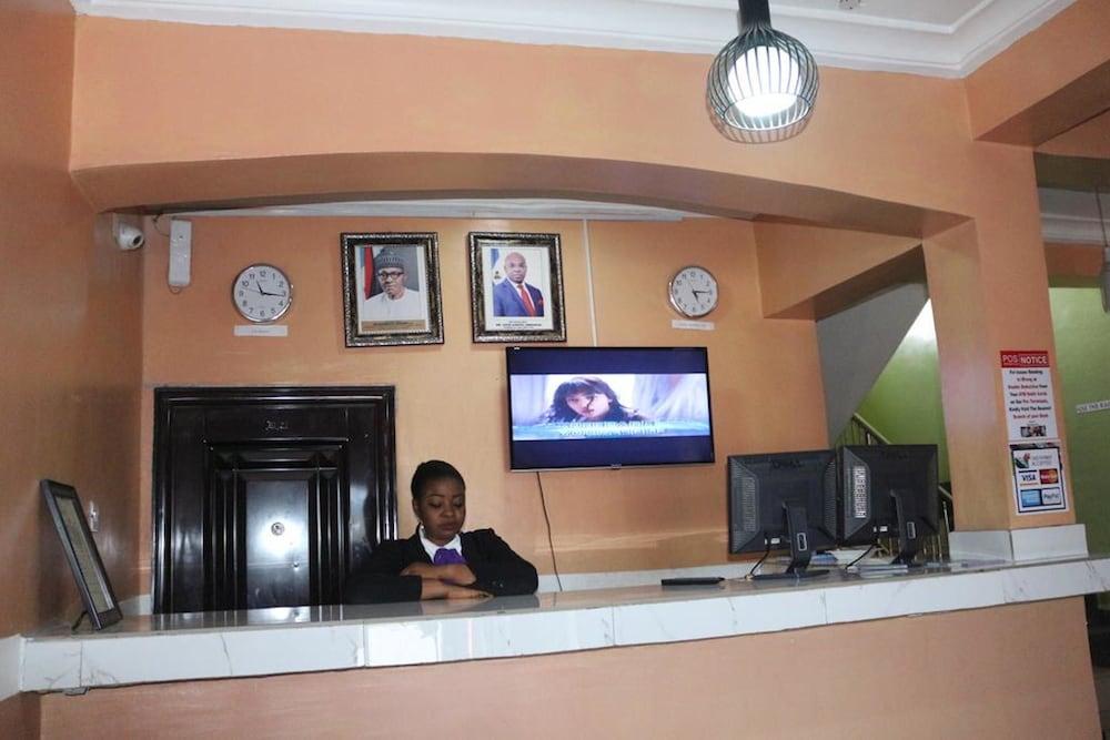Grand Decent Hotel and Suites