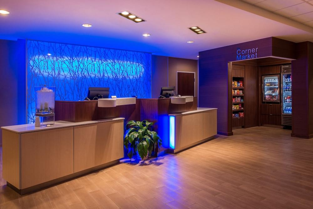 فيرفيلد إن آند سويتس سانت لويس ويست بورت الردهة