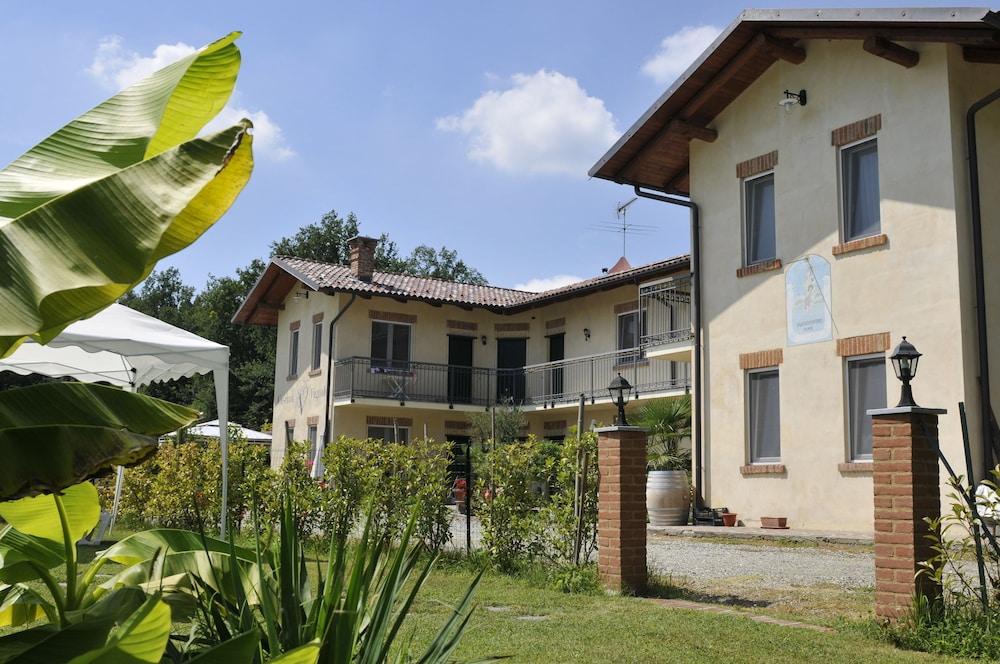 Cascina Vignole Exterior