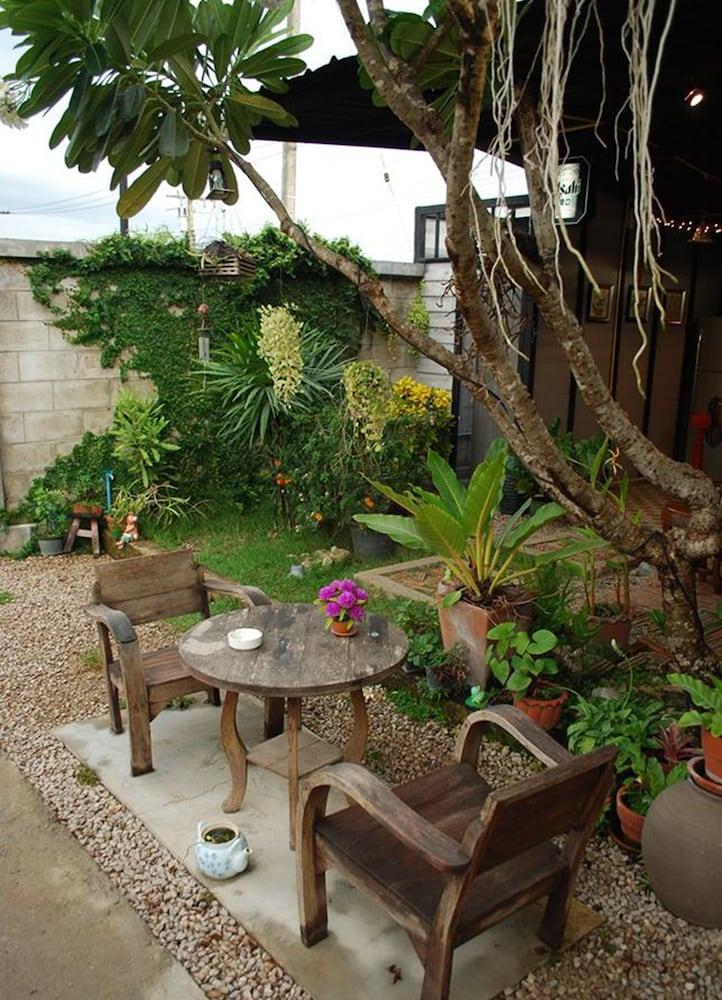Chatchanan Resort Property Grounds