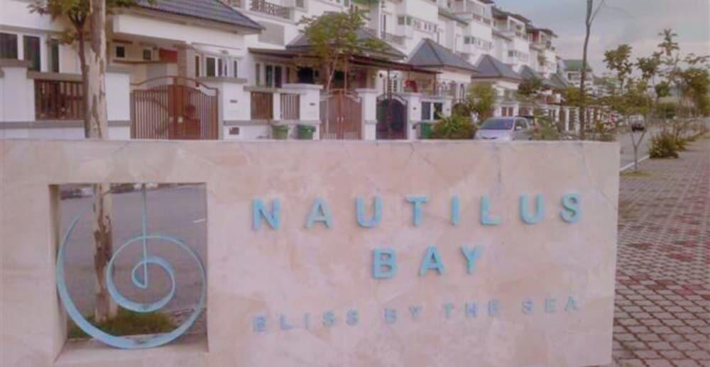HomeStay Nimah Seaview Exterior detail