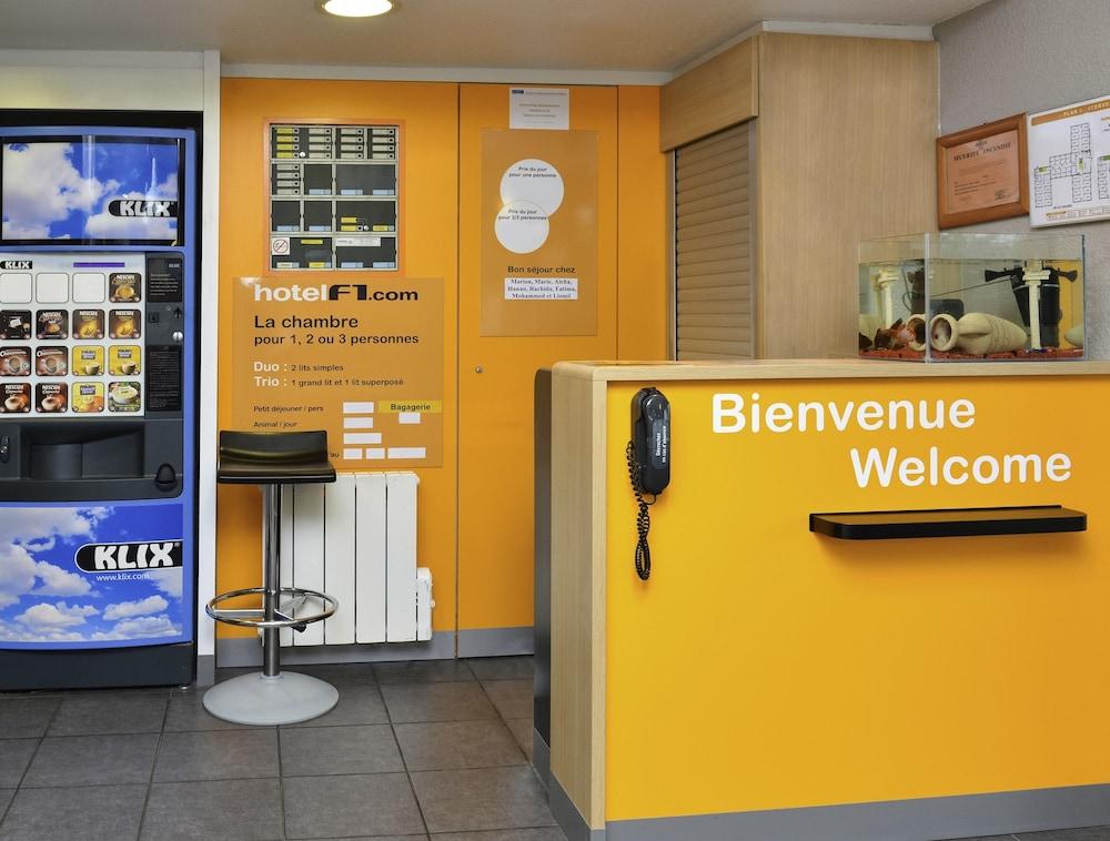 hotelF1 Evreux Sud Interior Entrance