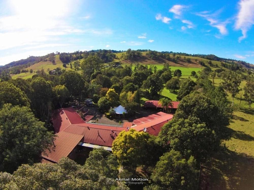 Nimbin Rocks Retreat Exterior