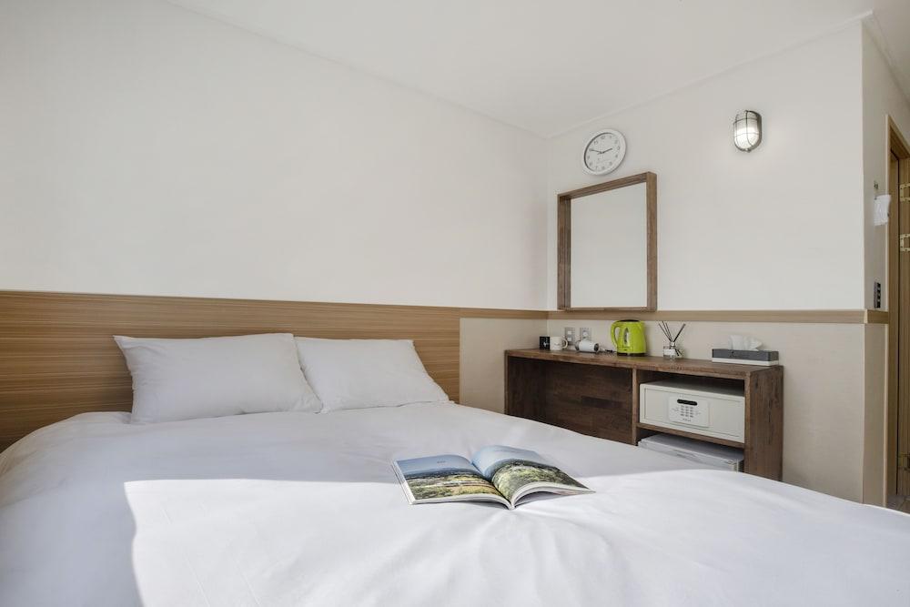 Five Hotel Jongno Room