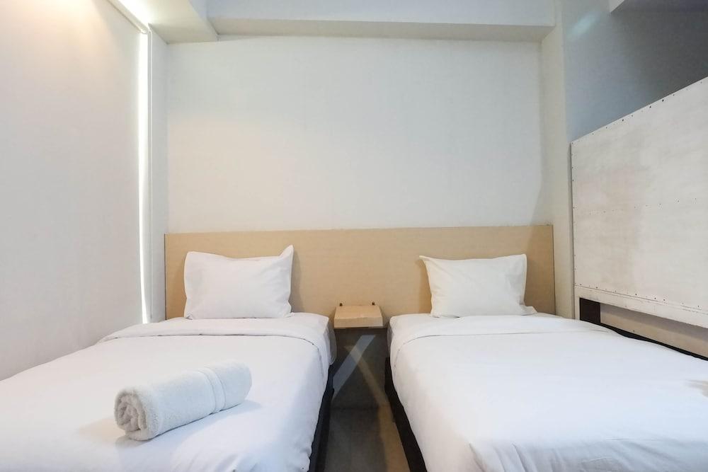 Best View & Cozy Studio Apartment At The Square Featured Image