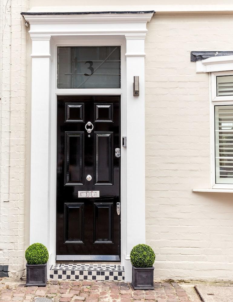 Logan Mews by Lime Street Exterior