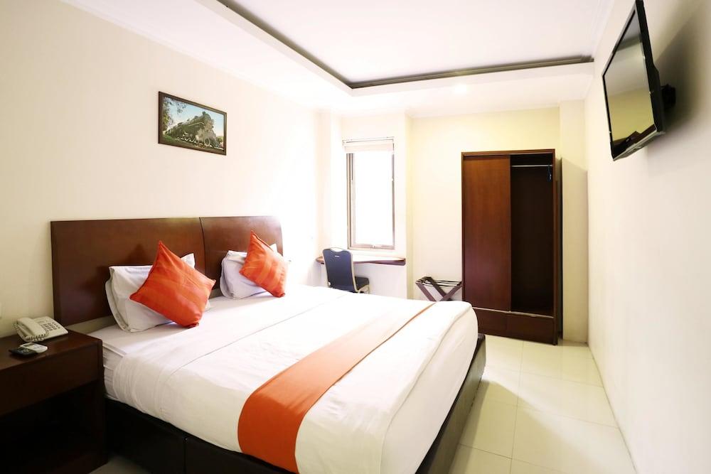 Hyper Inn Room