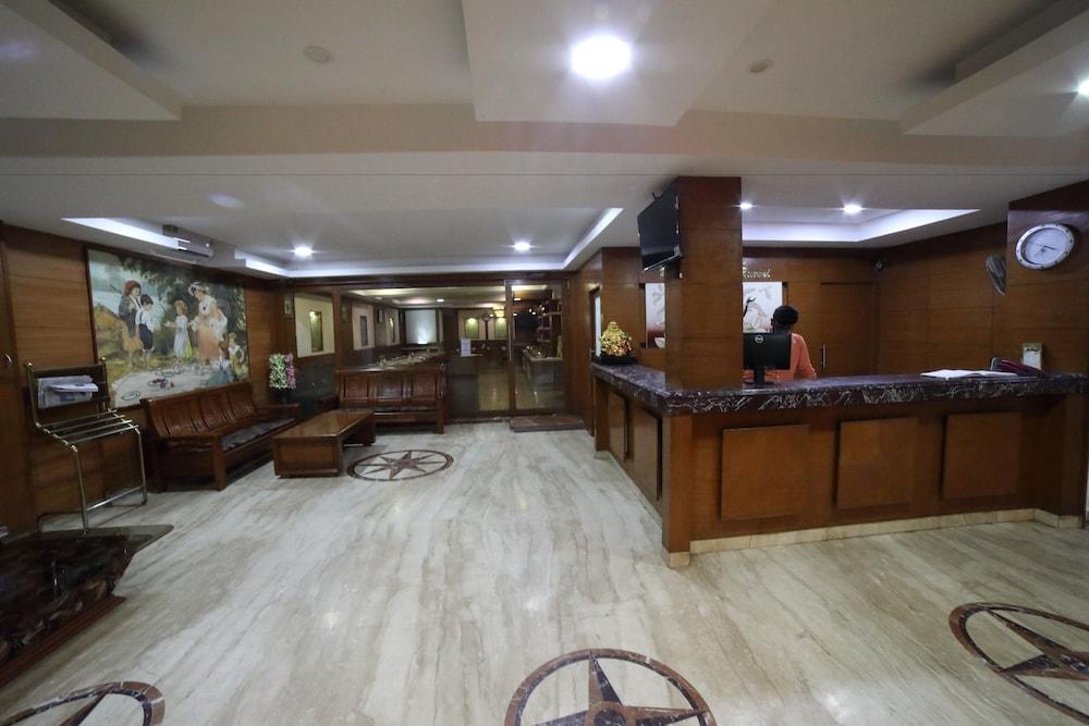 Maple Tree Hotels Reception