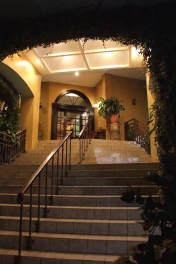 Aparthotel La Cordillera Exterior