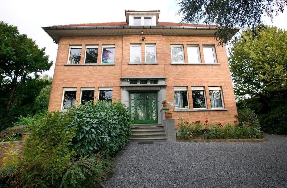 إيليمينتوم هوتل بي آند بي