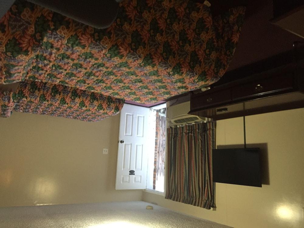 بلو فولز موتل غرفة