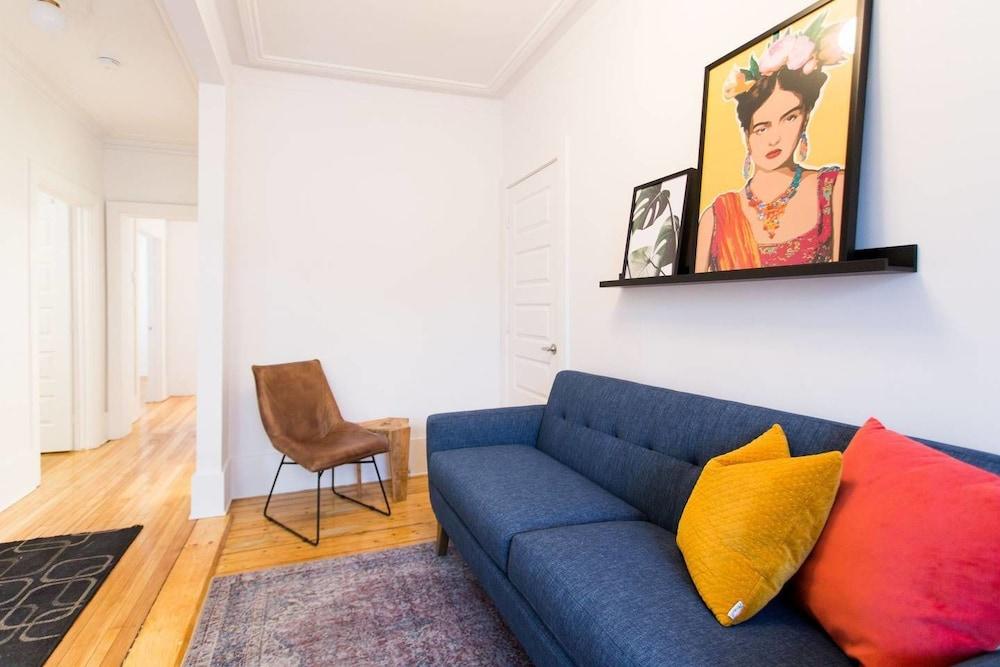 Charming Montreal 3 bdr Apartment Next to Subway Featured Image