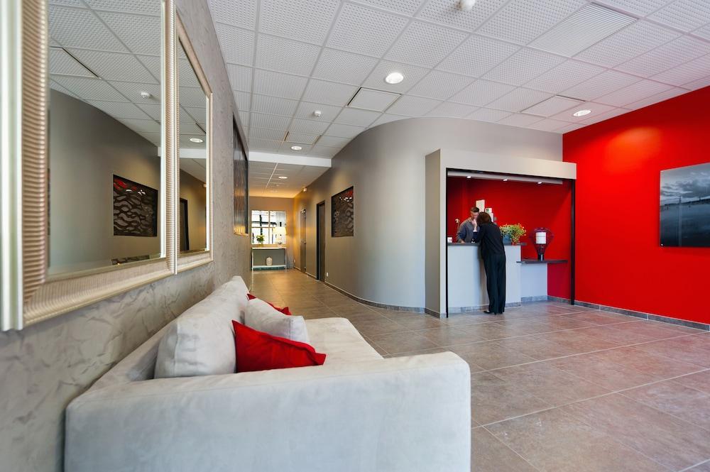 Ténéo Apparthotel Talence - Arthéna Interior Entrance