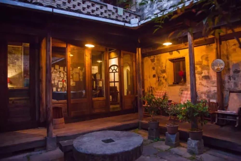 Pig's Inn Huangshan Xidi Featured Image