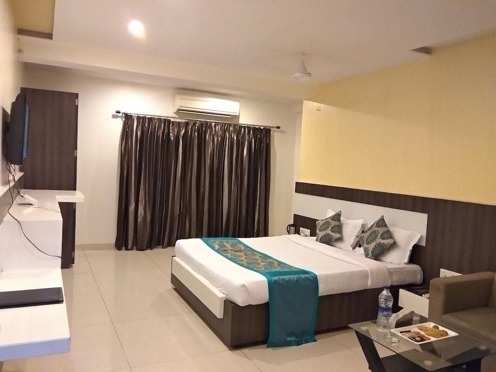 JK Rooms 121 Hotel Shaheen International