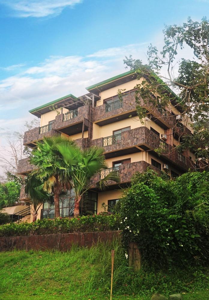 MC Mountain Home Apartelle
