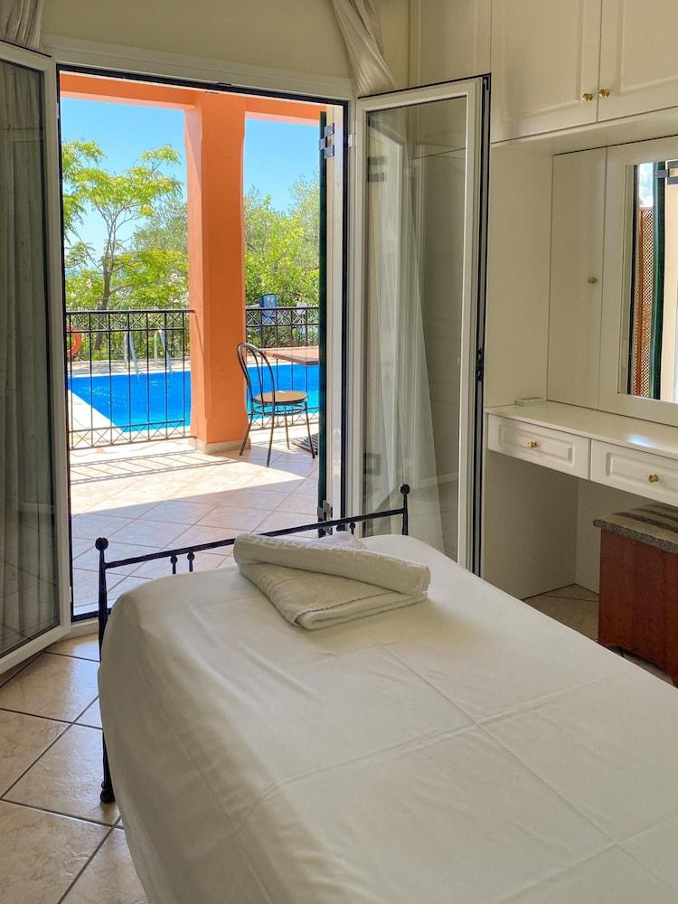 Villa Youla Large Private Pool Walk to Beach Sea Views A C Wifi Car Not Required - 1025 Exterior