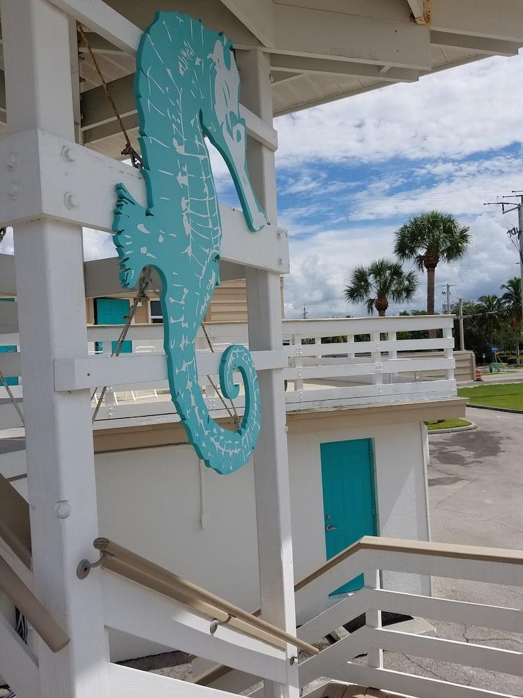Carousel Inn on the Beach Exterior