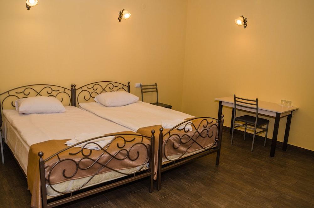 Yeghevnut Hotel Room