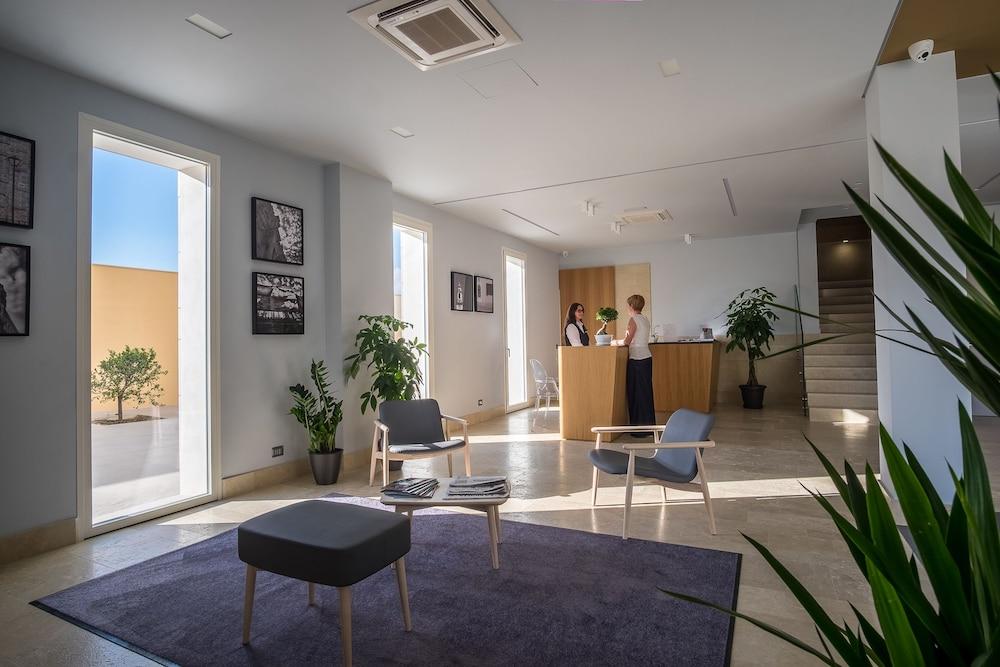 Netum Hotel Lobby