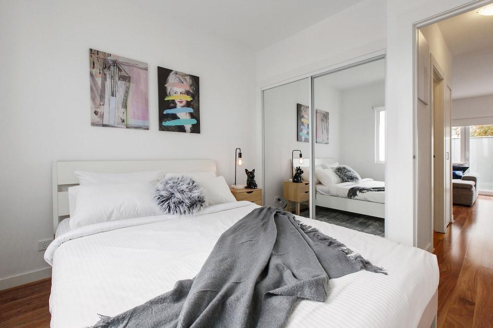 Heart of Highett Apartment by Ready Set Host Room