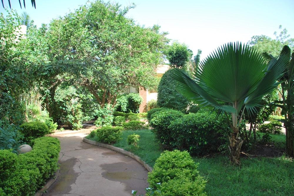 Hôtel Terminus Property Grounds