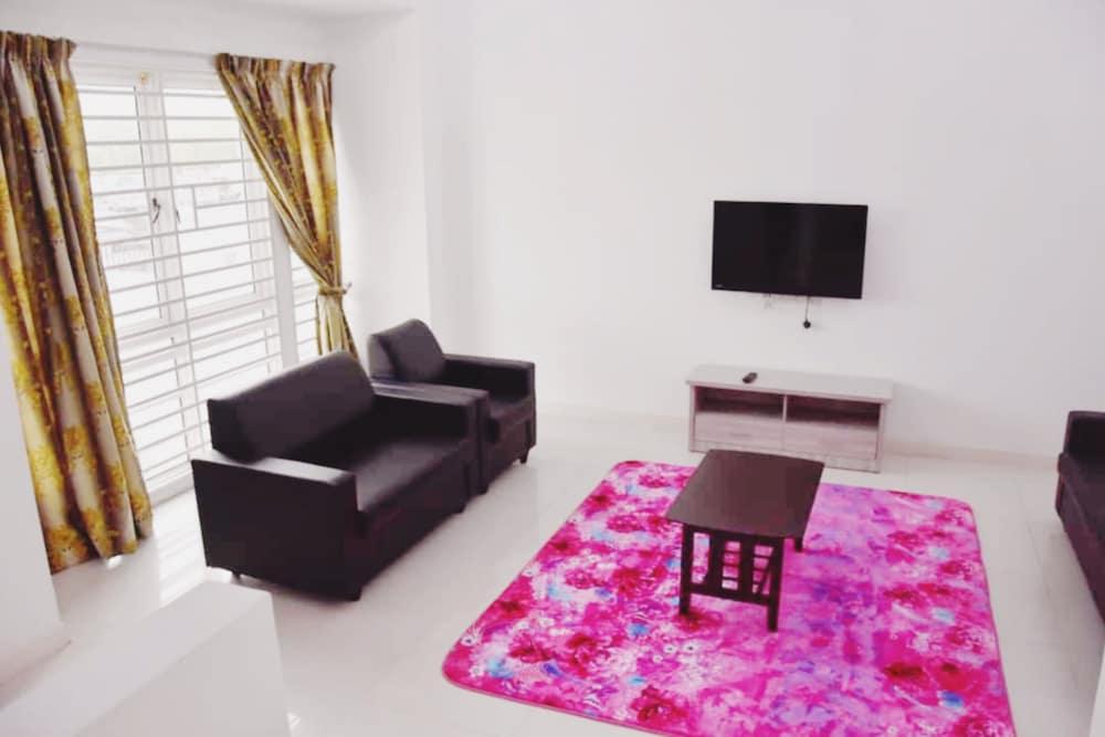 HomeStay Nimah Seaview Interior