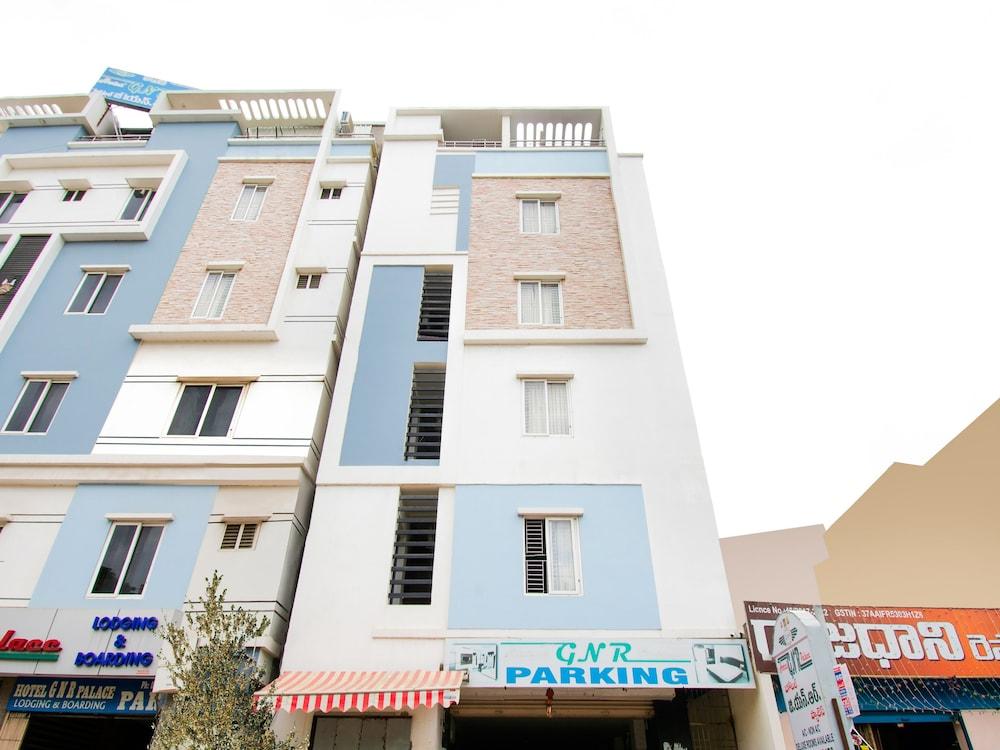 OYO 15936 Hotel Gnr Residency