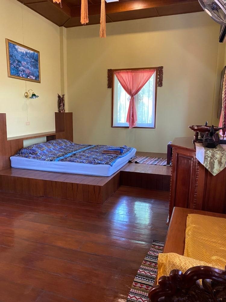 Viewdoi Art and Resort Room