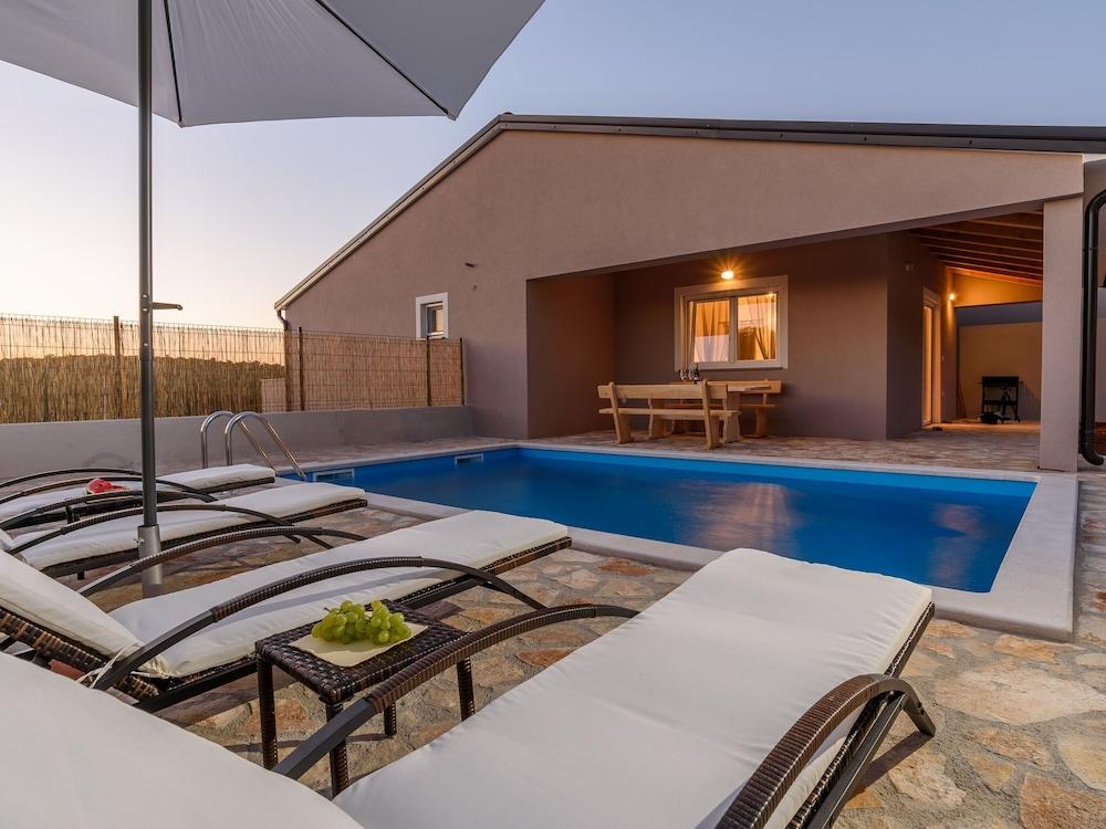 Wonderful Holiday Home With Private Pool & Covered Terrace