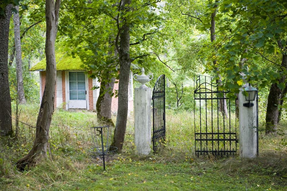 Husby Säteri Property Grounds