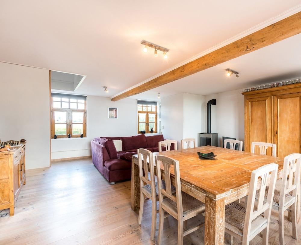Flanders Fields Cottage Spar In-Room Dining