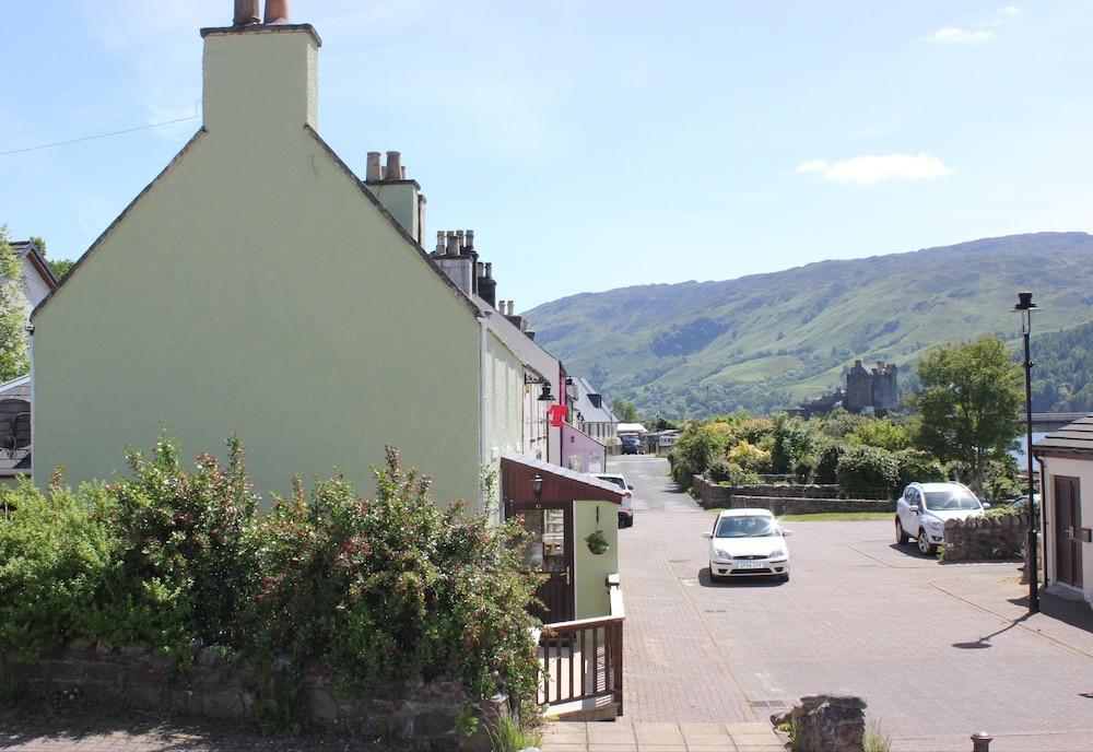 Eilean Donan View Property Grounds
