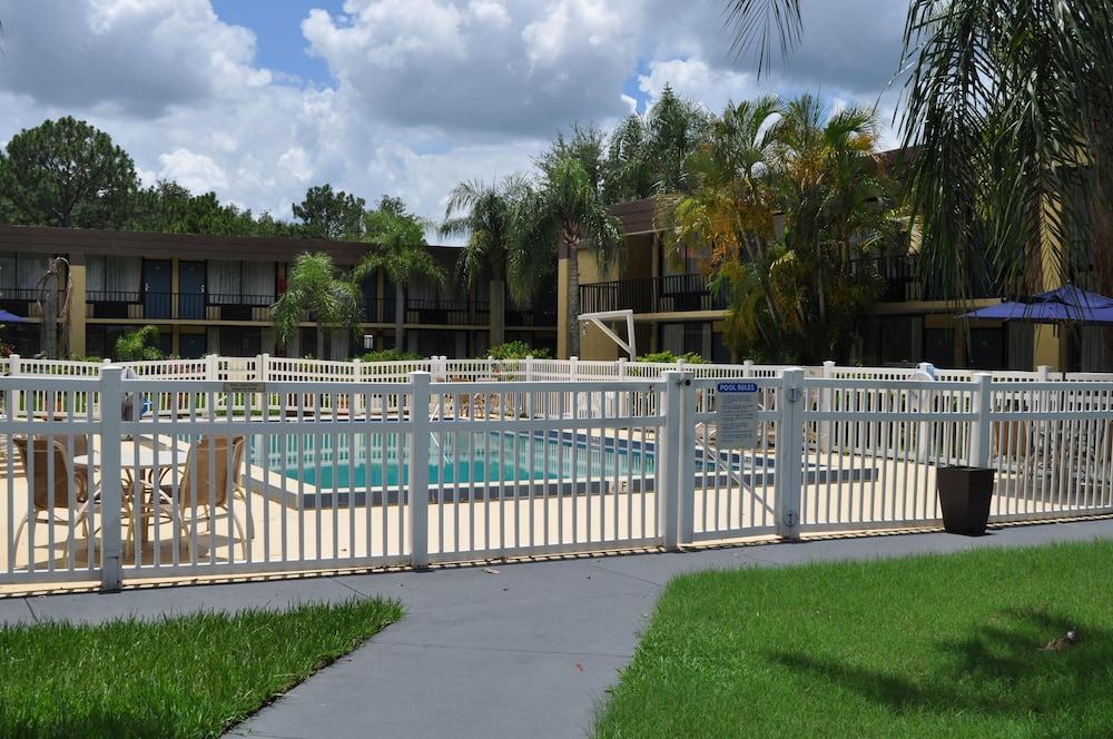 Ramada by Wyndham Cocoa Outdoor Pool