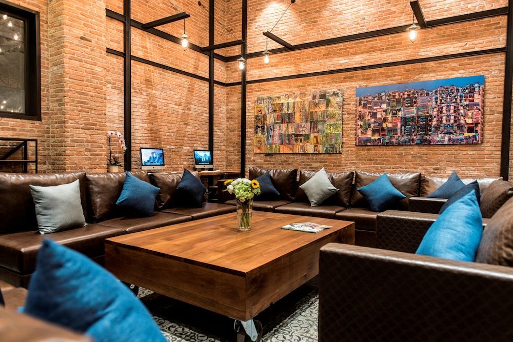 آكواريوس هوتل آند أوربن ريزورت فنوم بينه الردهة