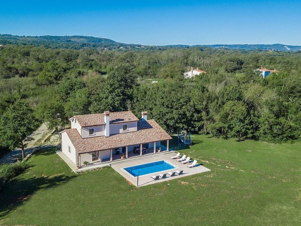 Modern Villa With Private Swimming Pool in Kršan