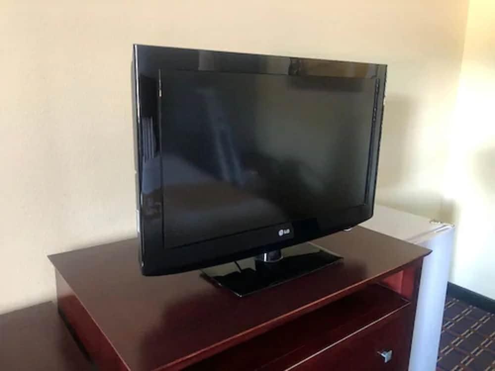 Days Inn by Wyndham Albuquerque West Room