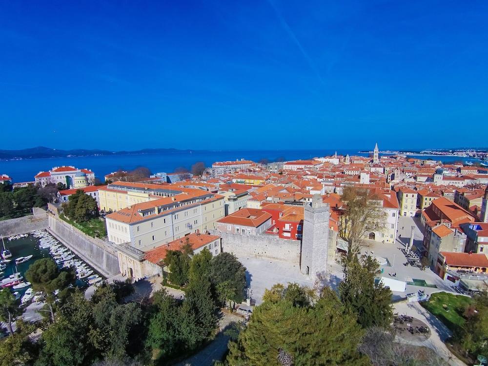 Gorgeous Dalmatian Stone House With Large Terrace, Garden and Private Pool Exterior