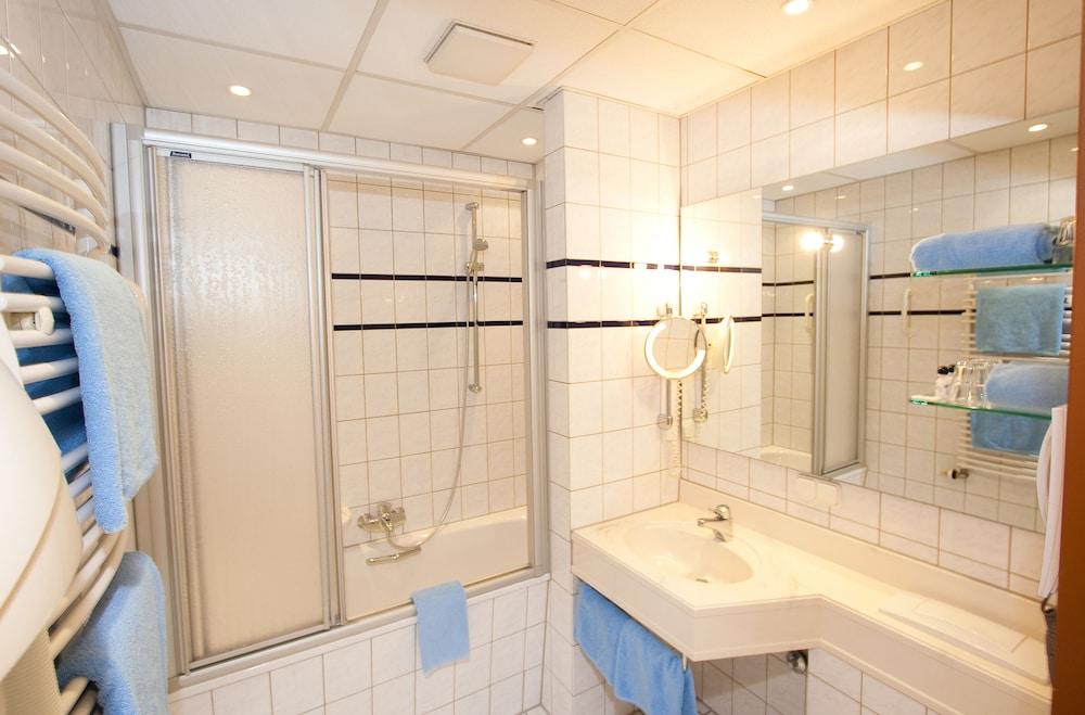 Handelshof Bathroom
