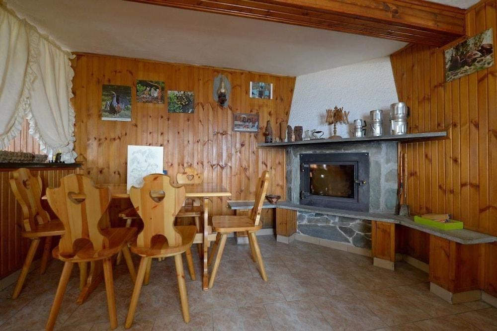 Rifugio Truc Lobby Sitting Area