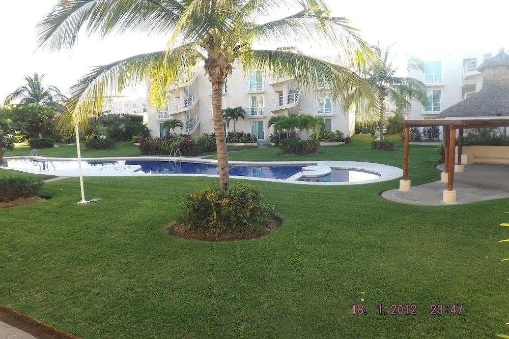 Patagon G-04 Outdoor Pool