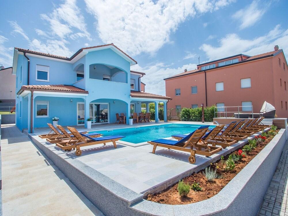Private Villa in Porec With Swimming Pool Exterior