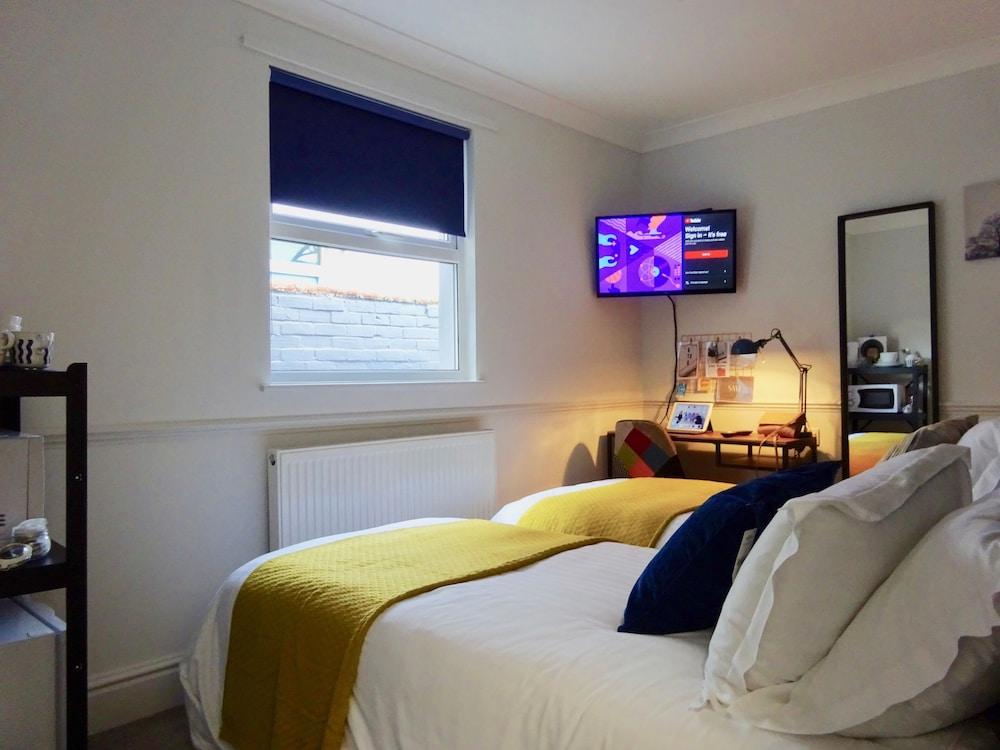Reading Serviced Rooms Room