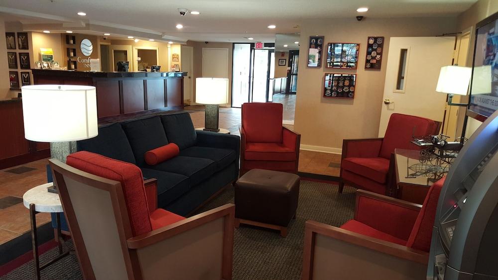 Comfort Inn at Joint Base Andrews Lobby Sitting Area