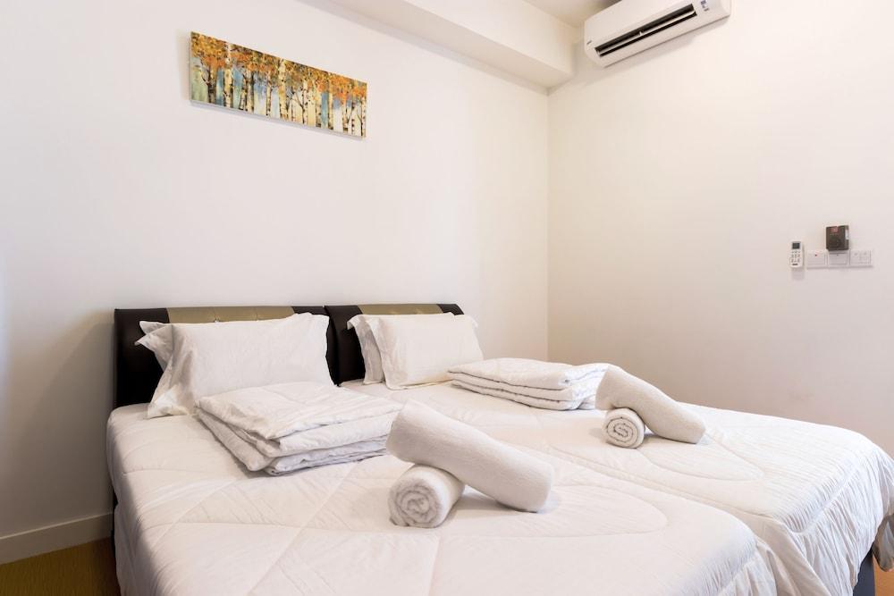 The Hub Signature Suites at SS2 Room
