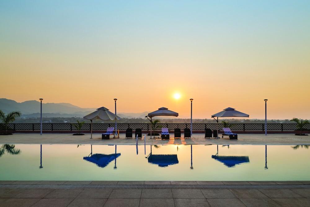 Ramada Encore by Wyndham Statue of Unity Outdoor Pool
