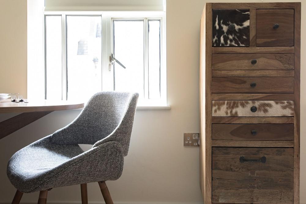 The Soho Loft - Elegant & Modern 1bdr in Soho Interior Detail