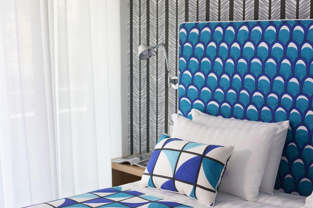 Luxury Design Home & Jacuzzi in Heart of Sorrento Interior Detail