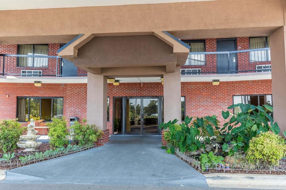 Quality Inn Calera I-65 exit 231 Featured Image