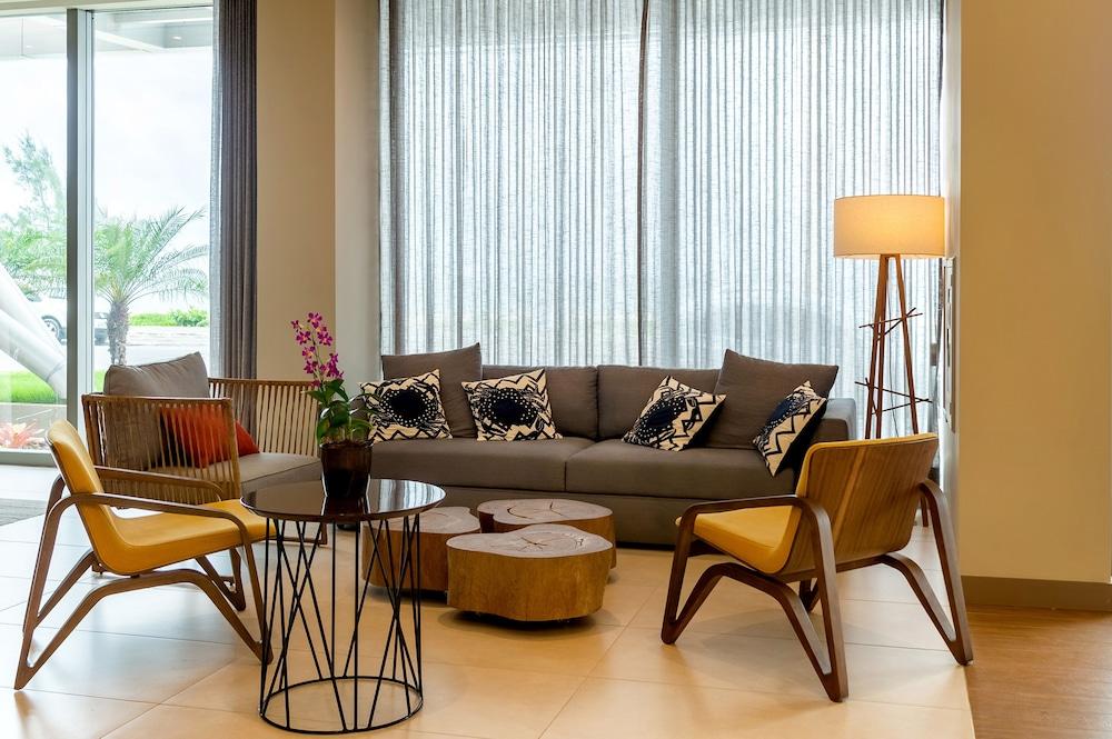 Hyatt Place Macae Lobby Sitting Area